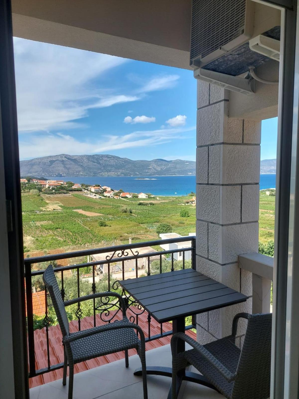 Villa Apartments Mate Cebalo لومباردا المظهر الخارجي الصورة